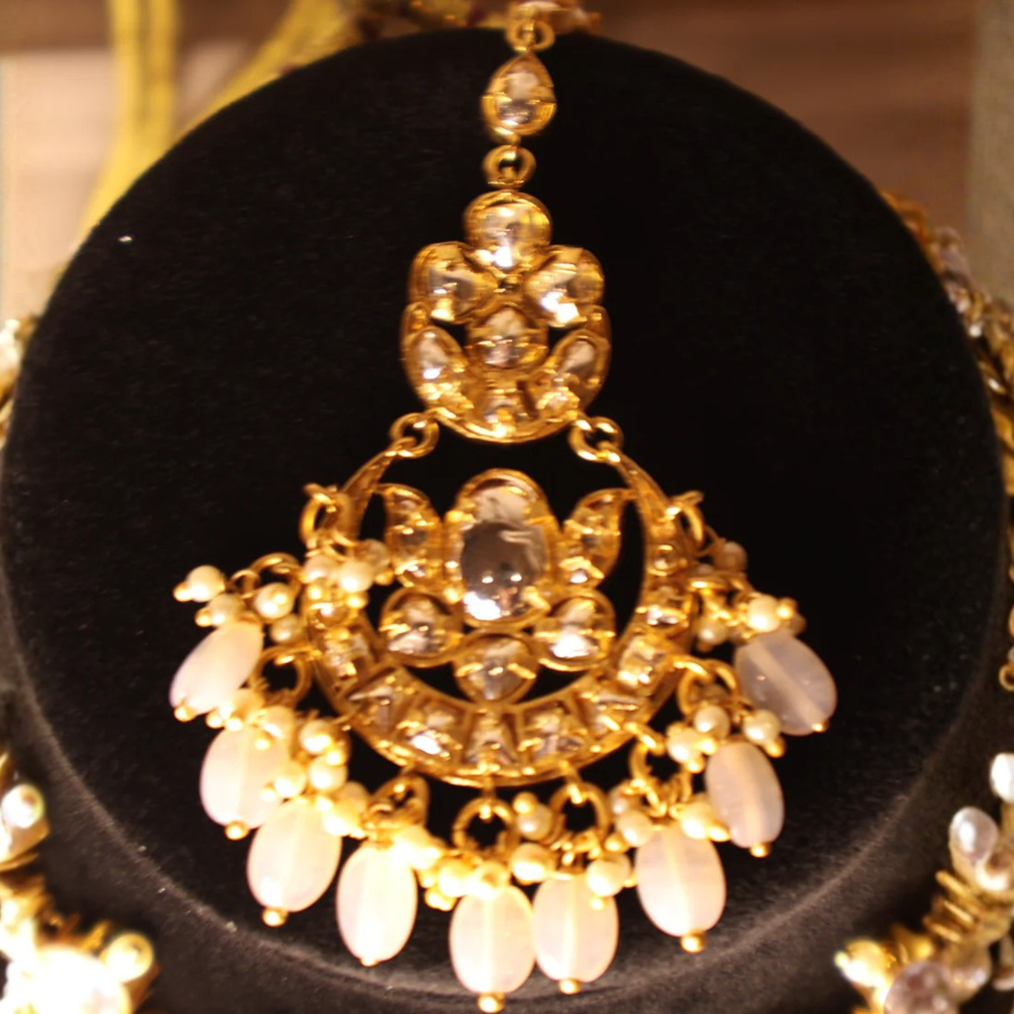 GAUHAR mirror-cut and champagne kundan-style bridal collar with tikka and earrings